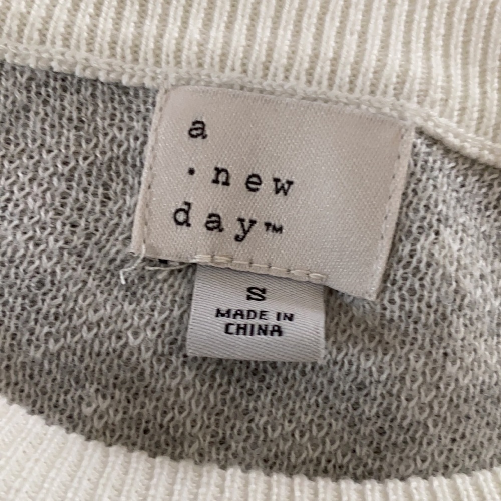 Sweater - Picture 2 of 3